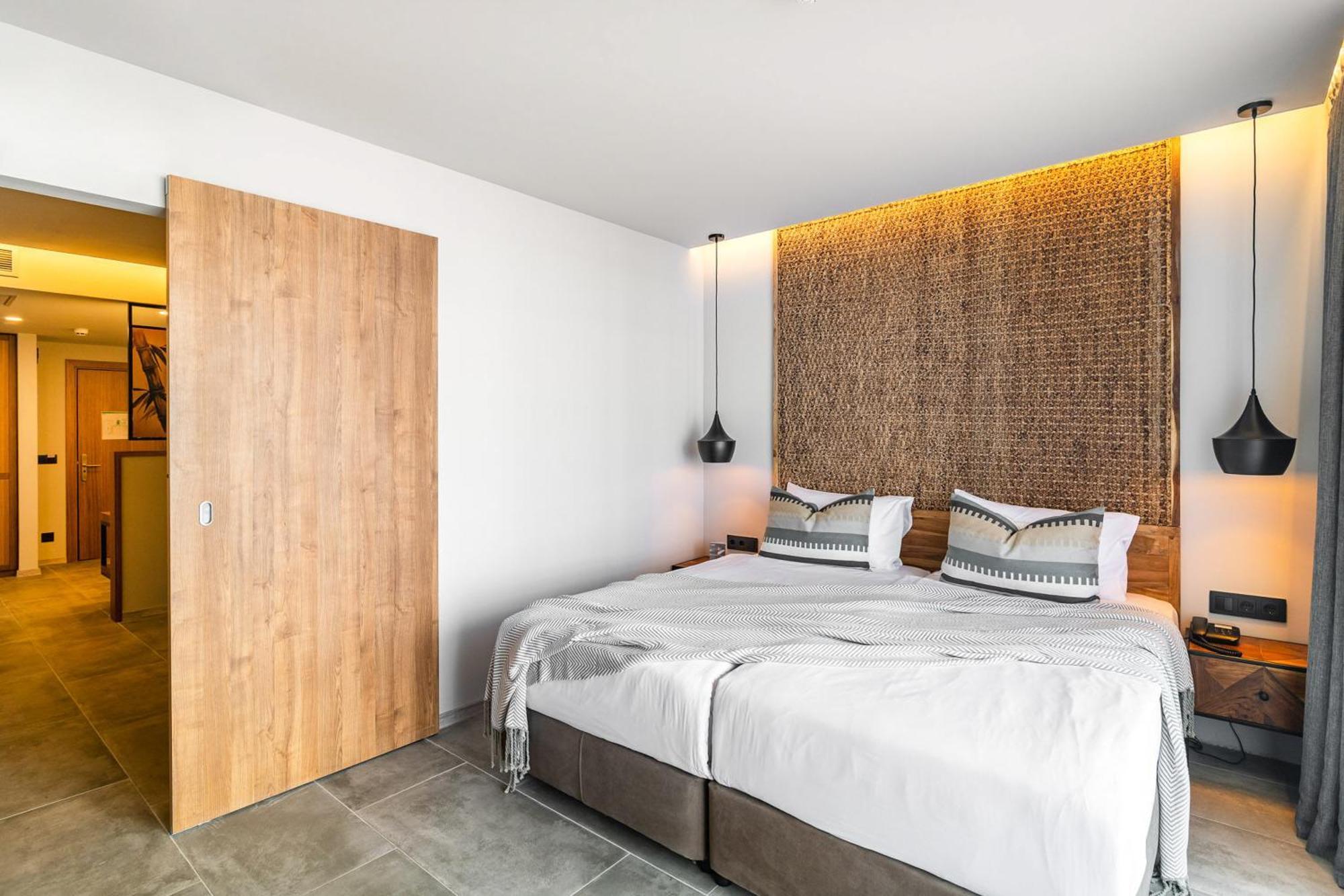 Family Room with Side Sea view (4 Persons)– Free Private Beach & Aquapark Access